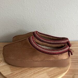 Journee Collection Connway Womens Clog Slippers